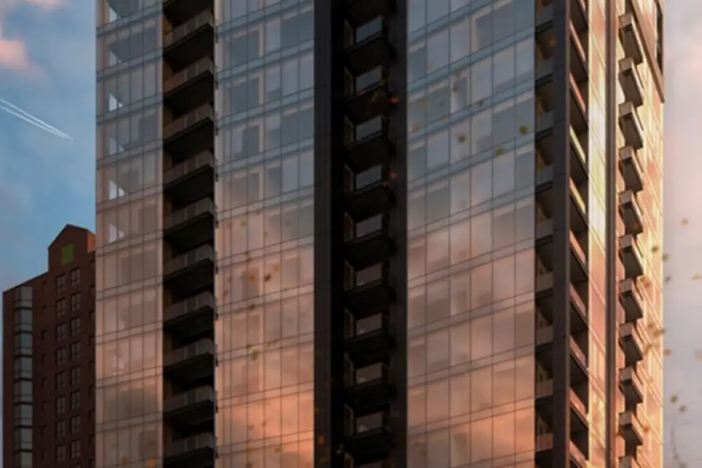 Construcción de madera de gran altura al atardecer.