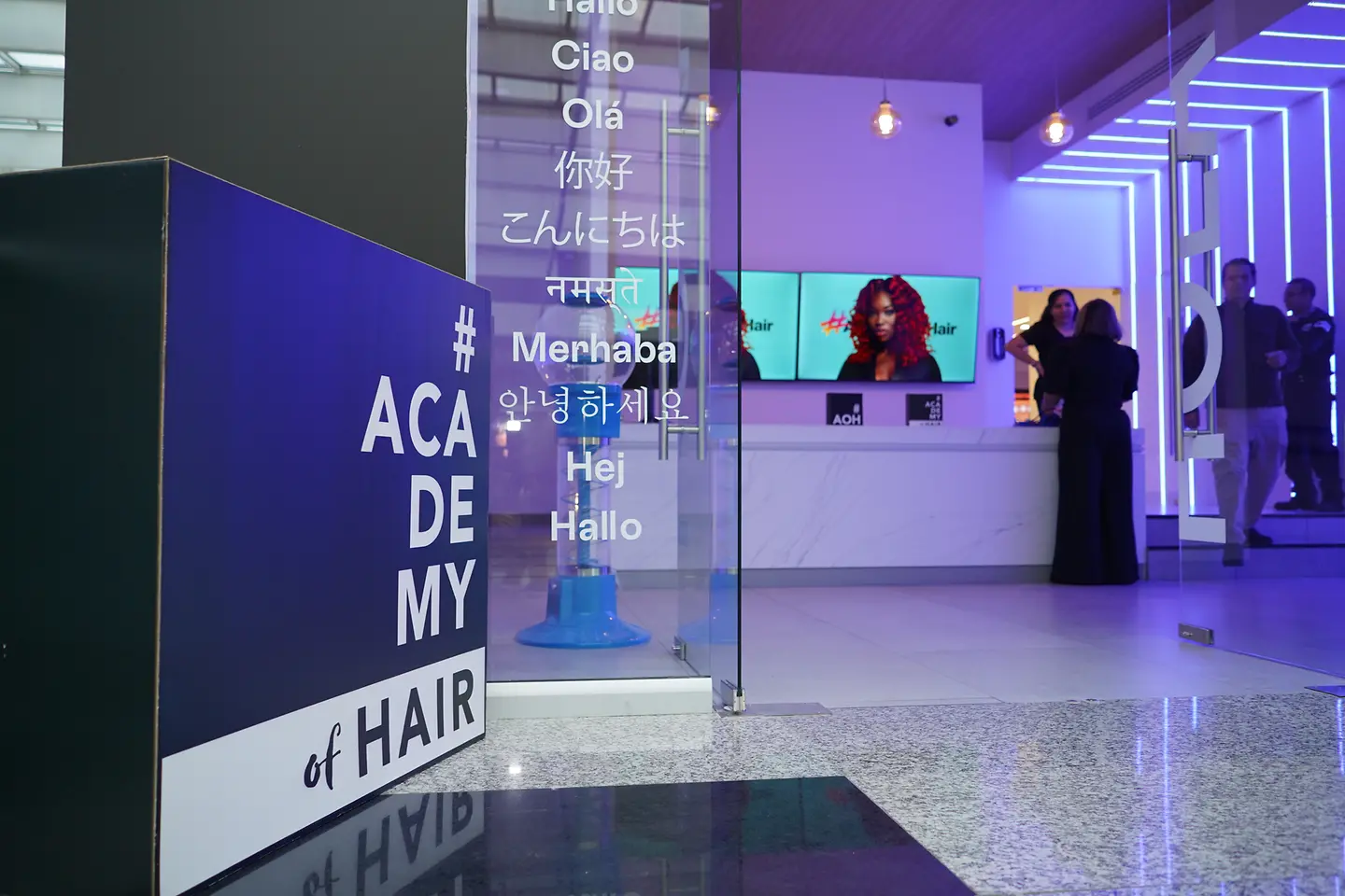 Puerta de ingreso a Academy of Hair